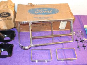 1977 1978 Lincoln Versailles NOS RH FRONT HEAD LAMP DOOR BEZEL BUCKET RING KIT