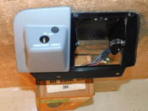 1996 1997 Ford Ranger NOS INSTRUMENT PANEL DASH ASH TRAY RECEPTACLE HOUSING