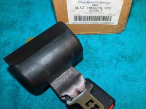 1999-2002 Expedition Navigator 01-03 F150 NOS 2nd ROW LH SEAT BELT - BUCKLE Gray