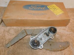1985 1986 1987 1988 Ford Escort Mercury Lynx NOS RH FRONT DOOR WINDOW REGULATOR