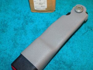 1999 2000 Ford Windstar NOS OEM REAR 2nd ROW LH BUCKET SEAT BELT BUCKLE Graphite