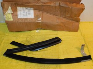 2000-2007 Ford Taurus Mercury Sable NOS LH REAR DOOR WINDOW GLASS RUN CHANNEL