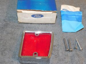1970-1972 Ford F100 F250 Truck NOS RH REAR TAIL LAMP LOWER REFLECTOR w/ BEZEL