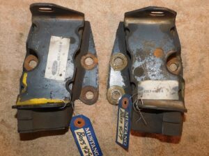 1969 1970 BOSS 429 Mustang Fastback NOS LH+RH Boss 429 MOTOR INSULATOR MOUNTS
