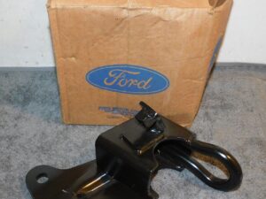 1995-2001 Ford Explorer XLT Limited Mercury Mountaineer NOS TOWING EYE BRACKET