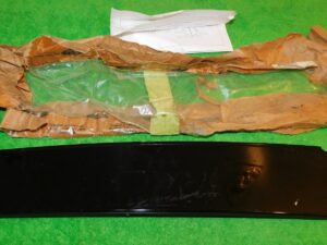2004 Ford F150 Regular - Super Cab NOS RH DOOR OUTSIDE UPPER MOULDING - Black