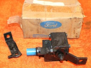 Ford Truck NOS SHIFT CONTROL THROTTLE DIAPHRAGM MODULATOR KIT E1HZ-7A377-A