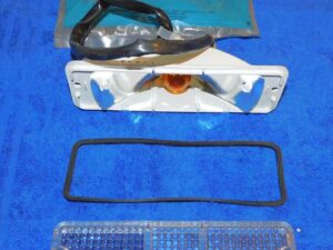 1977-1982 Ford Courier Mazda B1800 B2000 B2200 NOS FRONT PARKING LAMP ASSEMBLY