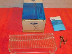 1972 1973 1974 1975 1976 Ford Thunderbird NOS LH FRONT SIDE MARKER LAMP LENS