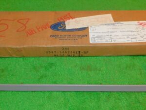 1979 1980 Lincoln Versailles NOS GRAY RH BACK BELT OUTSIDE ROOF SIDE MOULDING