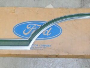 1975 1976 Ford LTD Landau 4Door Hardtop NOS RH QUARTER PANEL TRIM MOULDING Green