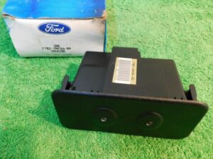 1997 1998 Ford Windstar NOS NEW LH REAR SEAT HEADPHONE VOLUME CONTROL w Premium