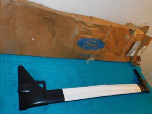 1998-2003 Ford Windstar NOS ROOF RACK LUGGAGE CARRIER CROSS RAIL ASSEMBLY