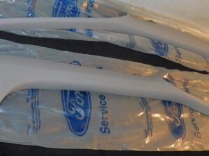 2000-2004 Ford Focus SE SVT NOS LH+RH WINDSHIELD A-PILLAR TRIM MOULDINGS Grey