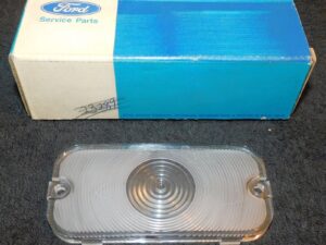 61-64 Galaxie F100 64-65 Thunderbird Fairlane 64-67 Comet NOS PARKING LAMP LENS