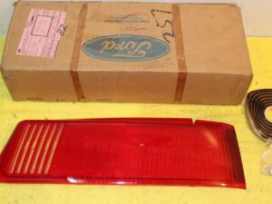 1986 1987 1988 Ford Taurus Sedan exc. Decor Grp NOS RH REAR TAIL LIGHT LAMP LENS