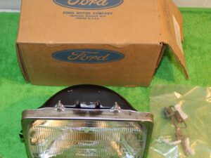 1981 1982 1983 1984 1985 Ford Escort Mercury Lynx NOS RH FRONT HEAD LAMP KIT