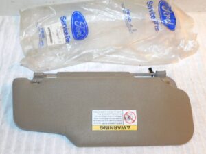 2000 Crown Victoria Grand Marquis NOS LH DUAL SUN VISOR w/ Illuminated Mirror