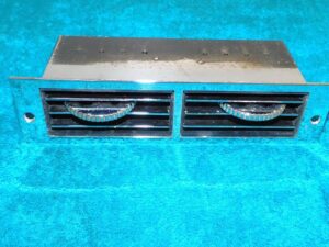 1967 1968 Mercury Cougar GT 6.5 Litre ORIG STANDARD DASH CENTER A/C VENT