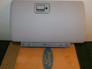 1998-2002 Lincoln Continental NOS INSTRUMENT PANEL GLOVE BOX ASSEMBLY Graphite
