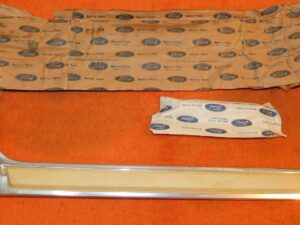 1977 1978 Ford LTD II Elite Thunderbird NOS RH FENDER SIDE FRONT MOULDING White