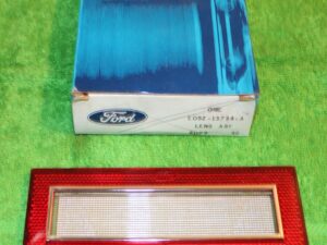 1980 1981 1982 Ford Thunderbird Cougar Xr7 NOS DOOR PANEL COURTESY LAMP LENS
