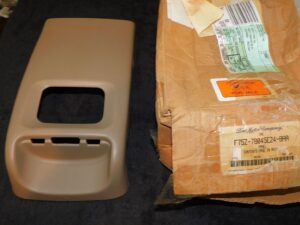 1997 1998 1999 Ford Expedition NEW OEM NOS CENTER CONSOLE TRIM PANEL - REAR Tan
