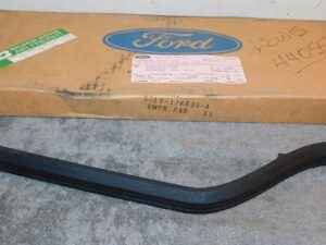 1975 1976 Lincoln Mark IV Coupe NOS REAR BUMPER RH HORIZONTAL IMPACT MOLDING PAD