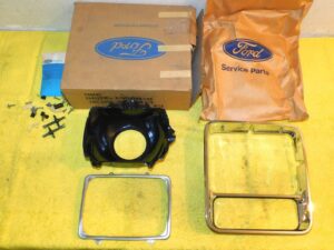1978 1979 1980 Ford Granada Mercury Monarch NOS LH HEAD LAMP DOOR BEZEL KIT