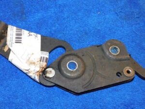 2000-2005 Ford F150 F250 F350 2001-2005 F450 F550 NOS RH REAR SEAT CUSHION LATCH