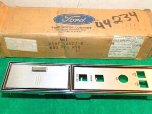 1975 1976 Lincoln Continental Town Car NOS RH FRONT DOOR SWITCH BEZEL HOUSING