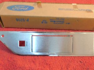 73-76 Galaxie LTD 73-75 Monterey Marquis NOS RH FRONT DOOR WINDOW SWITCH HOUSING