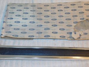 1974 1975 1976 Mercury Cougar Xr7 NOS RH FENDER SIDE FRONT MOULDING Black