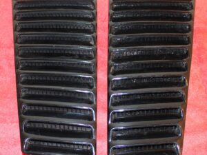 1967 1968 Mustang GT GTA Fastback LH+RH ROOF AIR EXTRACTOR LOUVERS VENTS GRILLES