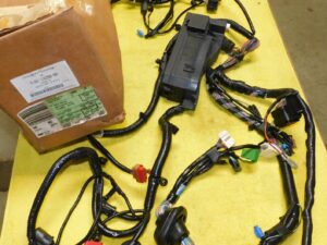 2001 Ford Escape NOS ENGINE WIRING HARNESS LOOM ASSEMBLY