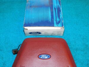 1984 Ford Escort Gt NOS RED STEERING WHEEL HORN PAD COVER