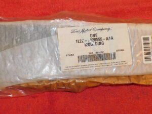 2002-10 Ford Explorer Sport Trac Mountaineer NOS LH DOOR UPPER MOULDING - Black