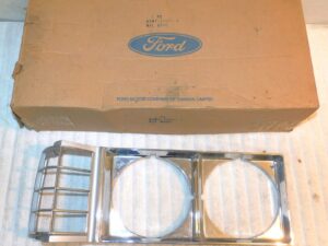 1975 1976 Mercury Meteor Rideau 500 Montcalm NOS RH FRONT GRILLE HEAD LAMP DOOR