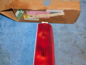 1977 1978 1979 Ford LTD II Elite Sedan Hardtop NOS RH REAR TAIL LAMP LENS ASSEM