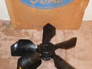 1957-1978 Ford C CT 600 650 750 800 850 900 NOS 332 330 361 391 ENGINE FAN BLADE