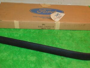 1975-1977 Ford Granada 75-1979 Mercury Monarch NOS REAR BUMPER RH HORIZONTAL PAD