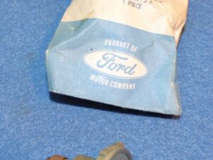 1960 1961 1962 Ford Mercury NOS 144 170 1V HOLLEY CARBURETOR SPARK CONTROL VALVE