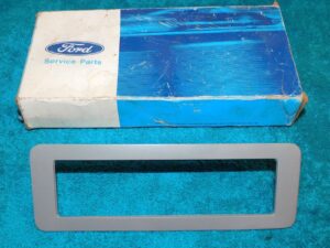 1971-1980 Ford Pinto Bobcat NOS LH FENDER RH REAR QUARTER SIDE MARKER LAMP BEZEL