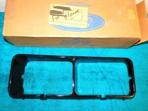 1979 1980 1981 1982 Ford Mustang NOS RH HEAD LAMP DOOR BEZEL Hi Gloss Black