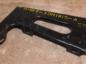 1974 1975 1976 Mercury Cougar Xr7 NOS RH FRONT HEAD LAMP HOUSING SUPPORT