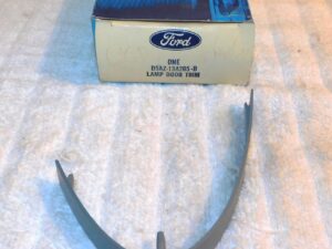 1975 1976 Ford Custom 500 LTD Brougham Landau NOS PARKING LAMP DOOR LOWER TRIM