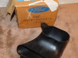 1978 1979 Ford Thunderbird 1975-1979 Cougar NOS AIR CLEANER INTAKE FRONT DUCT