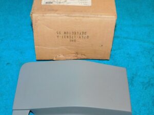 1977 1978 1979 Lincoln Mark V Coupe NOS REAR BUMPER RH STONE DEFLECTOR END