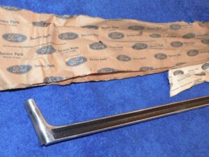 1970 1971 Lincoln Continental Town Car NOS LH FRONT FENDER SIDE MOULDING Black