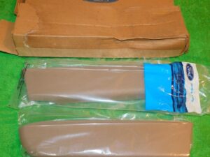 2001 2002 Ford Explorer Sport NOS MED PRAIRIE TAN LH+RH FRONT DOOR ARM REST PADS